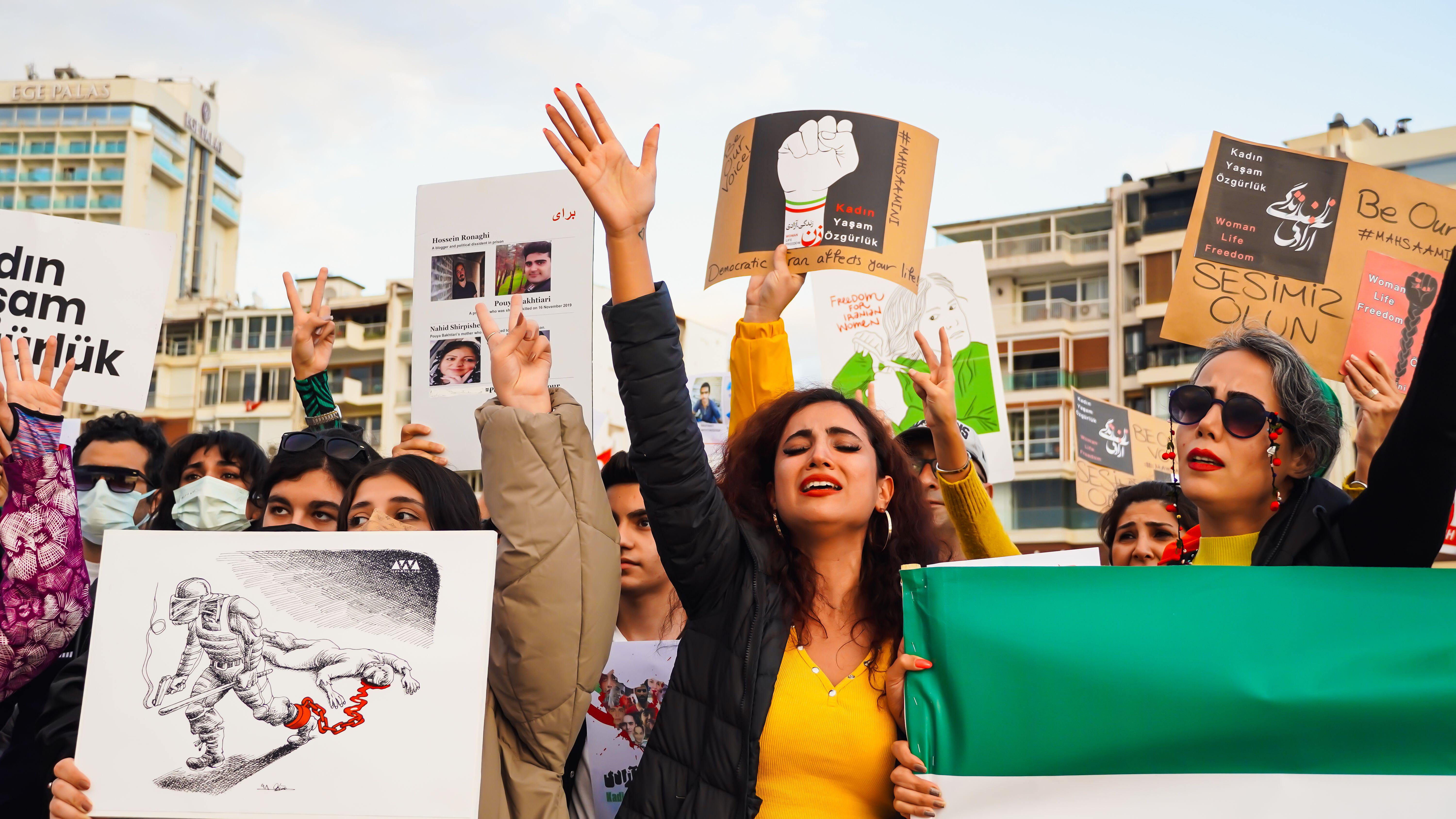 Iranian people in Izmir protest the death of Mahsa Amini by the morality police in Iran.