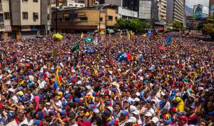 Venezuelan opposition rallies in favor of the humanitarian aid to be delivered on the next few days at several border crossings. Caracas, Venezuela. 12 February 2019. Editorial credit: Ruben Alfonzo / Shutterstock.com